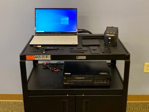 Memory Lab station with all available equipment